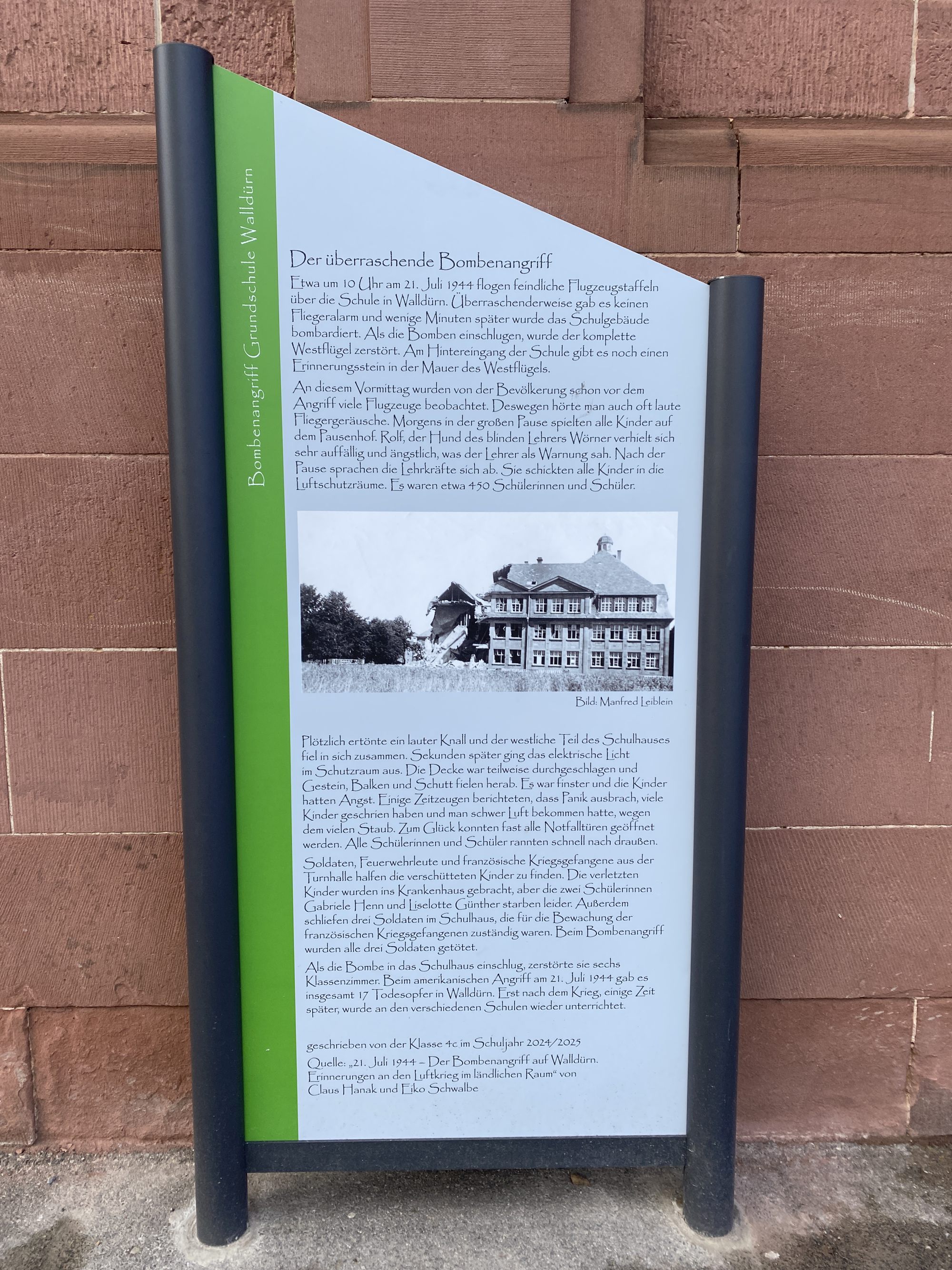 Infotafel zum Bombenangriff