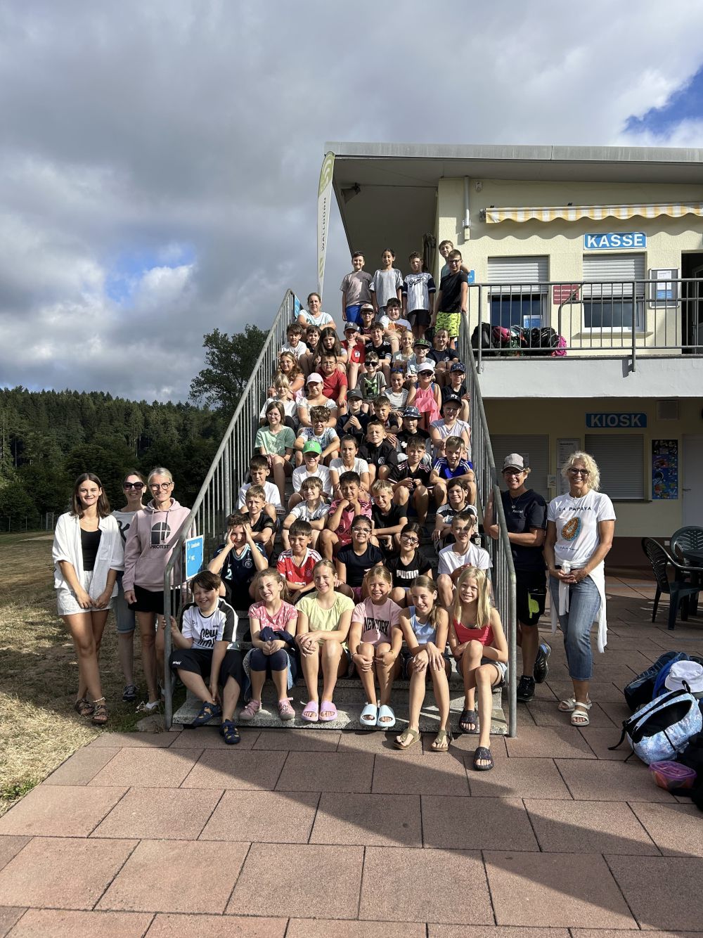 Die 4. Klassen beim Schwimmtag im Freibad Walldürn